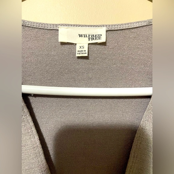 Aritzia Wilfred Free V Neck Long Sleeve Cropped Top Size XS - Picture 3 of 4